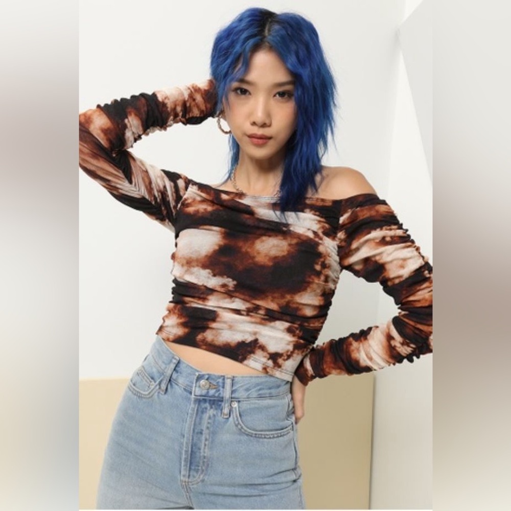 REVOLVE TOPSHOP NWT ROUCHED LONG SLEEVE CROP TOP
